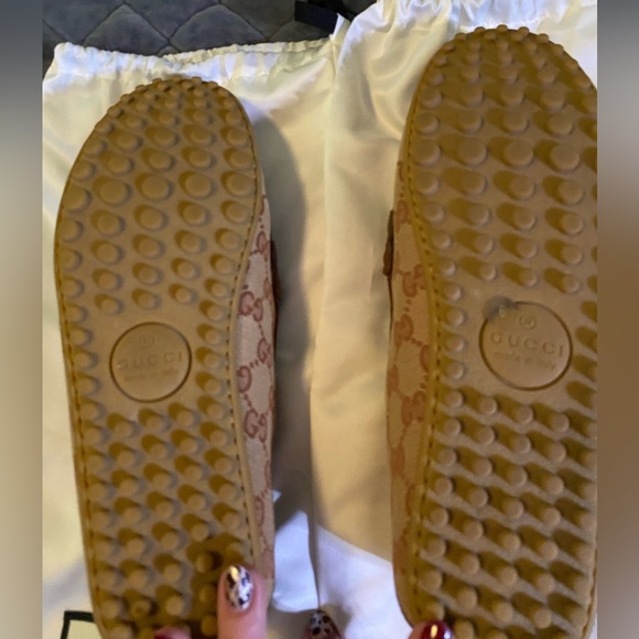 Gucci Tan and Brown Monogram Driving Loafers - Picture 5 of 9